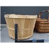 Image 3 : **Wicker Picnic Basket With Apple Tub