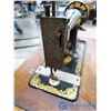 Image 15 : **Vintage Singer Cabinet Sewing Machine