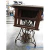 Image 3 : **Vintage Singer Cabinet Sewing Machine