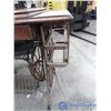 Image 5 : **Vintage Singer Cabinet Sewing Machine