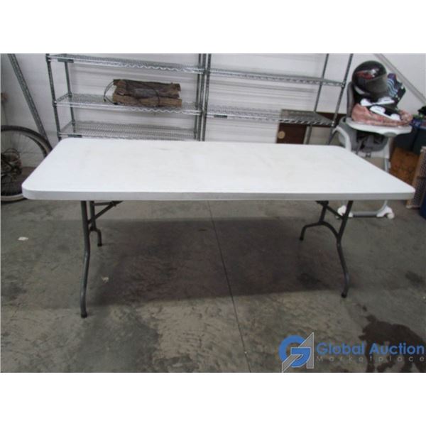 **Plastic Folding Table