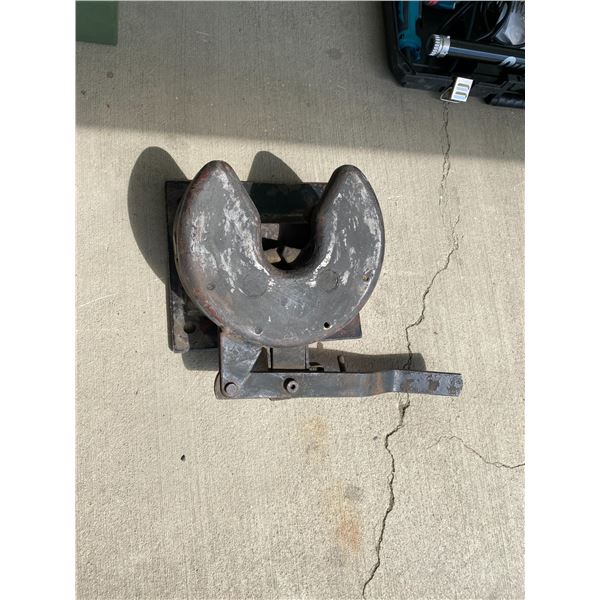 Fifth wheel hitch