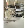 Image 1 : Sunbeam Radiant Control Toaster & Cuisinart Hand Beater