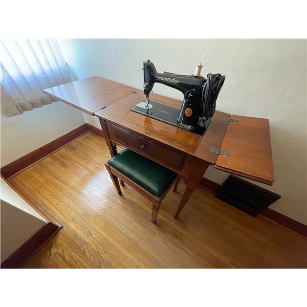 Early SInger Electric Sewing Machine Excellent Condition EE643034