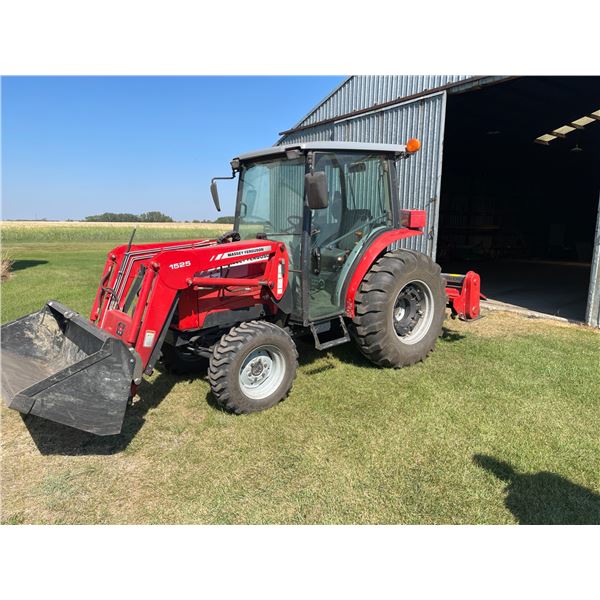 2008 Massey Ferguson 1533 Tractor 730 hours w/1525 60" Loader 33 HP Air - Heat - Stereo - Hydrashift