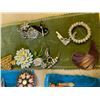 Image 4 : Assortment of Vintage Brooches