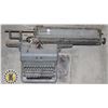 Image 1 : ANTIQUE ROYAL MADE IN CANADA TYPEWRITER