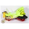 Image 1 : LOT OF 4 PAIRS OF ASSORTED WORK GLOVES