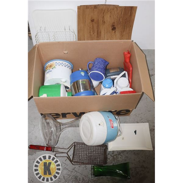 BOX OF ASSORTED KITCHENWARE INCLUDING VINTAGE COLEMAN WATER