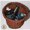 Image 1 : ESTATE BASKET WITH ASSORTED THERMOSES/ CUPS