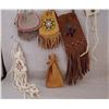 Image 4 : 6 Native American Beaded Leather Pouches