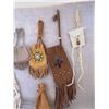 Image 5 : 6 Native American Beaded Leather Pouches