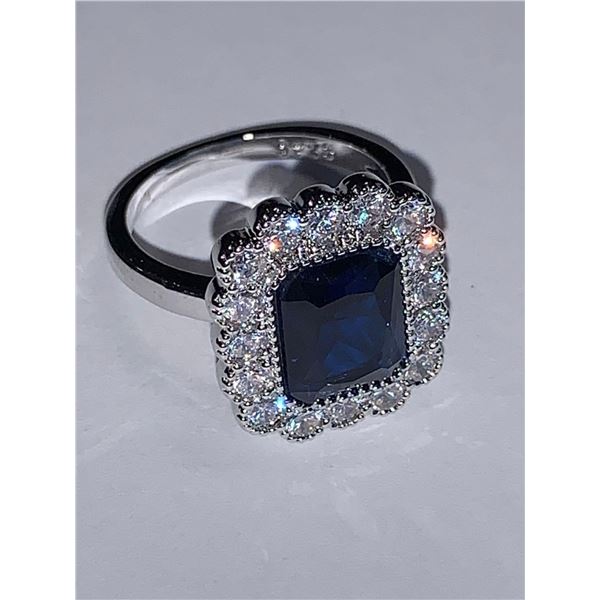 Ladies .925 Blue Topaz 1.05 Carat Solitaire cluster dress ring size 7