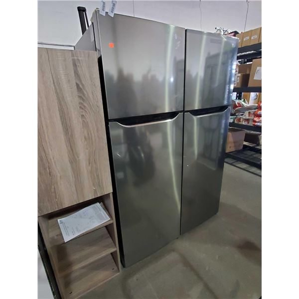 22” Counter Depth Top Freezer Refrigerator with Multi-Air Flow 45/22/22" - TESTED WORKS - DEMO MODEL