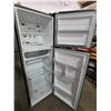 Image 2 : 22” Counter Depth Top Freezer Refrigerator with Multi-Air Flow 45/22/22" - TESTED WORKS - DEMO MODEL