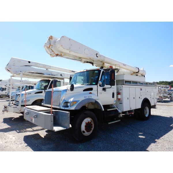2004 INTERNATIONAL 7300 Bucket Truck