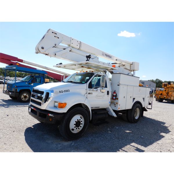 2010 FORD F750 XL Bucket Truck