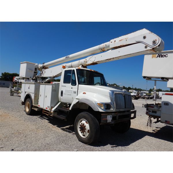 2006 INTERNATIONAL 7300 Bucket Truck