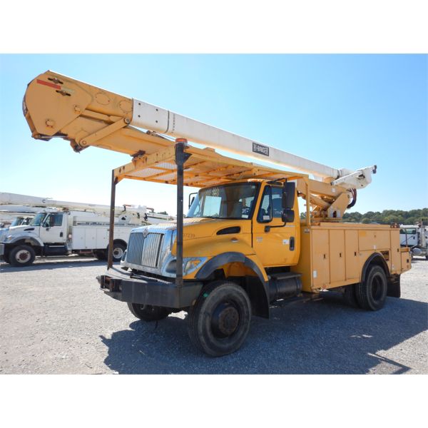 2006 INTERNATIONAL 7300 Bucket Truck
