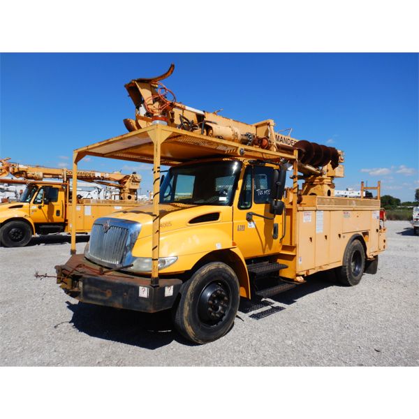 2005 INTERNATIONAL 4300 Digger Derrick Truck