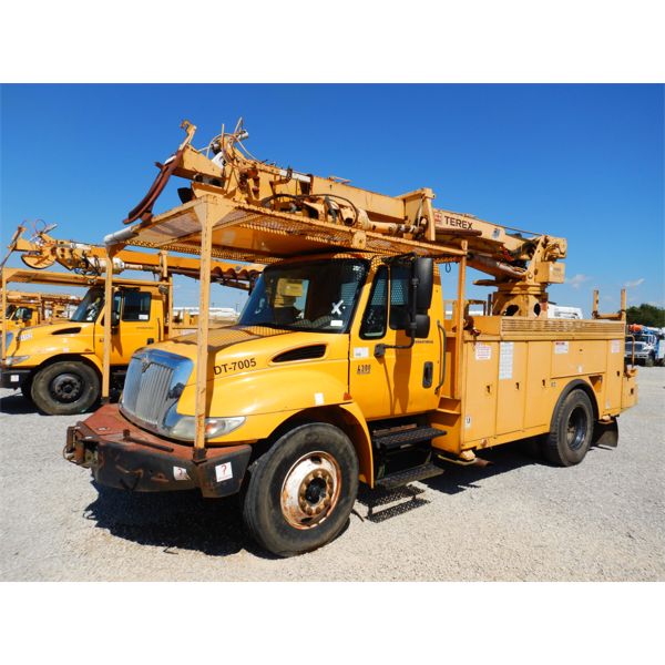 2007 INTERNATIONAL 4300 Digger Derrick Truck