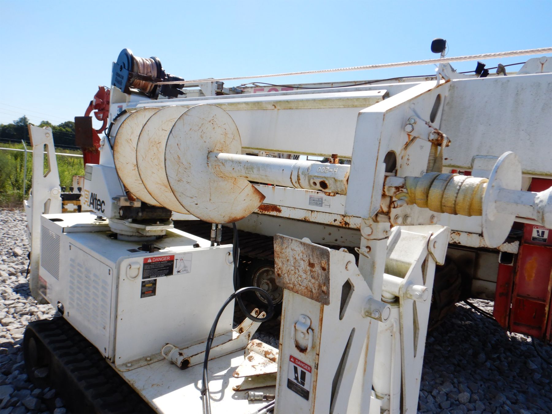 Altec Crawler ALTEC DB37 DIGGER DERRICK Crawler Carrier / Dumper - J.M. Wood Auction ...