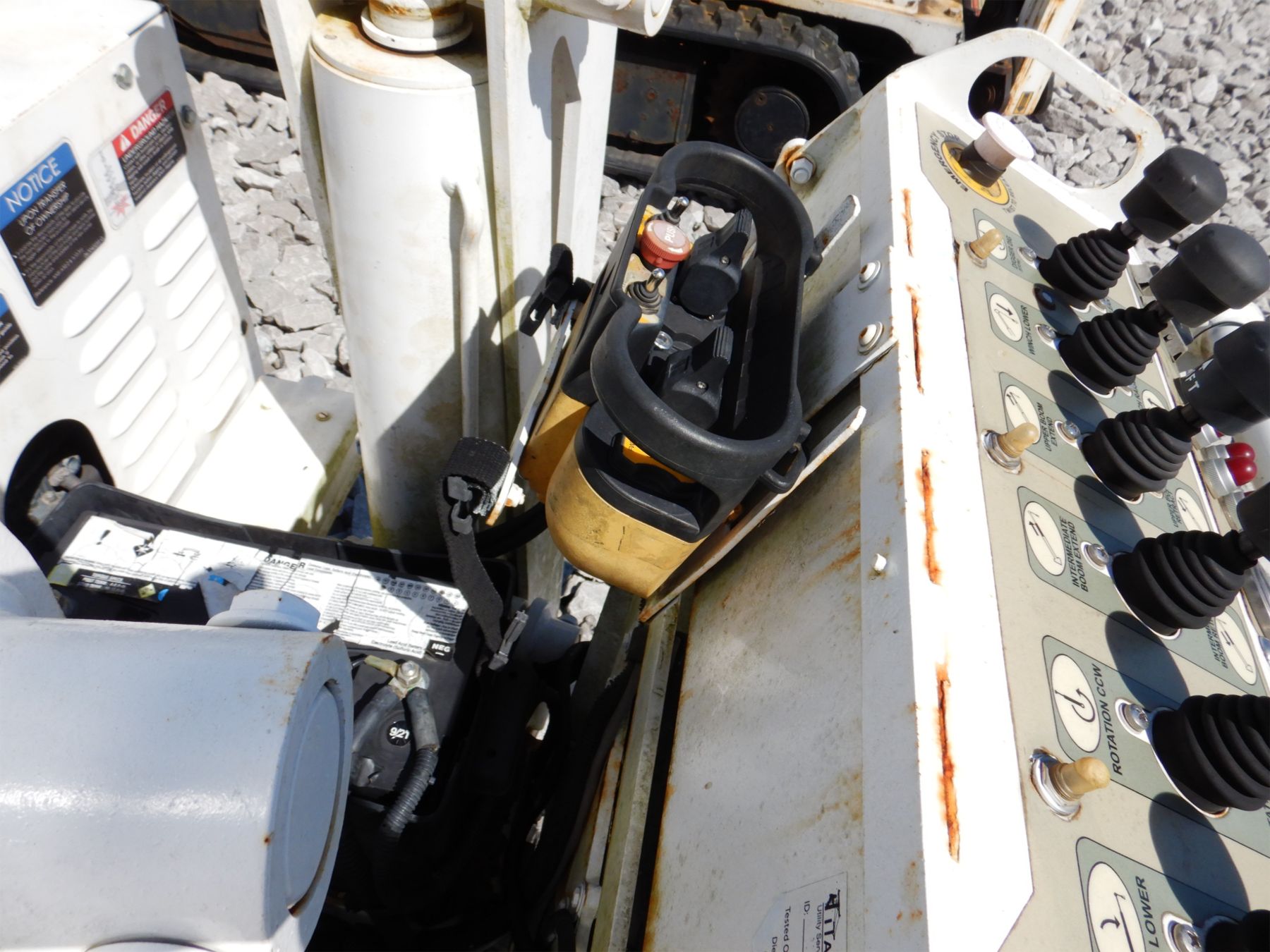 Altec Crawler ALTEC DB37 DIGGER DERRICK Crawler Carrier / Dumper - J.M. Wood Auction ...