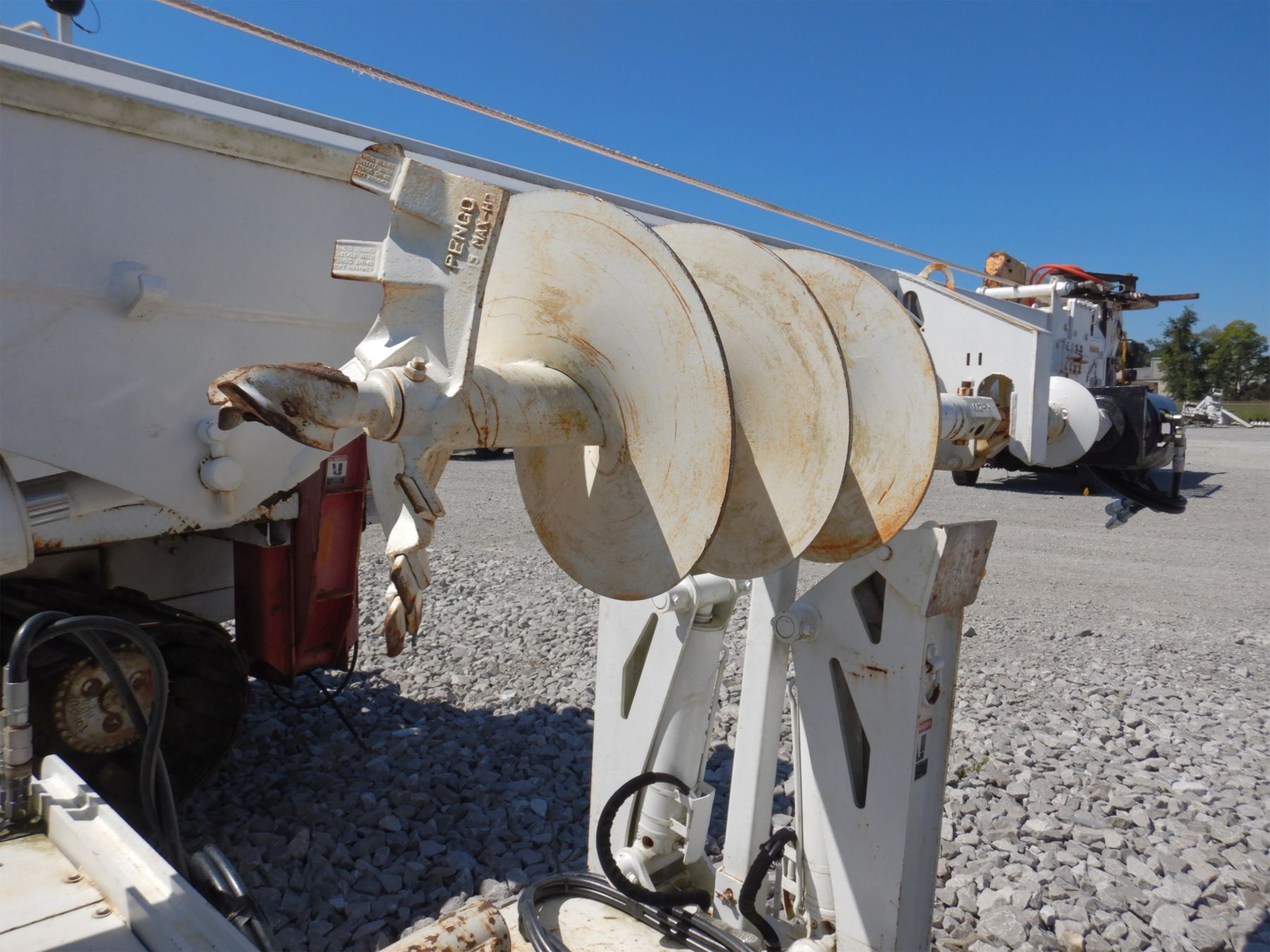 Altec Crawler ALTEC DB37 DIGGER DERRICK Crawler Carrier / Dumper - J.M. Wood Auction ...