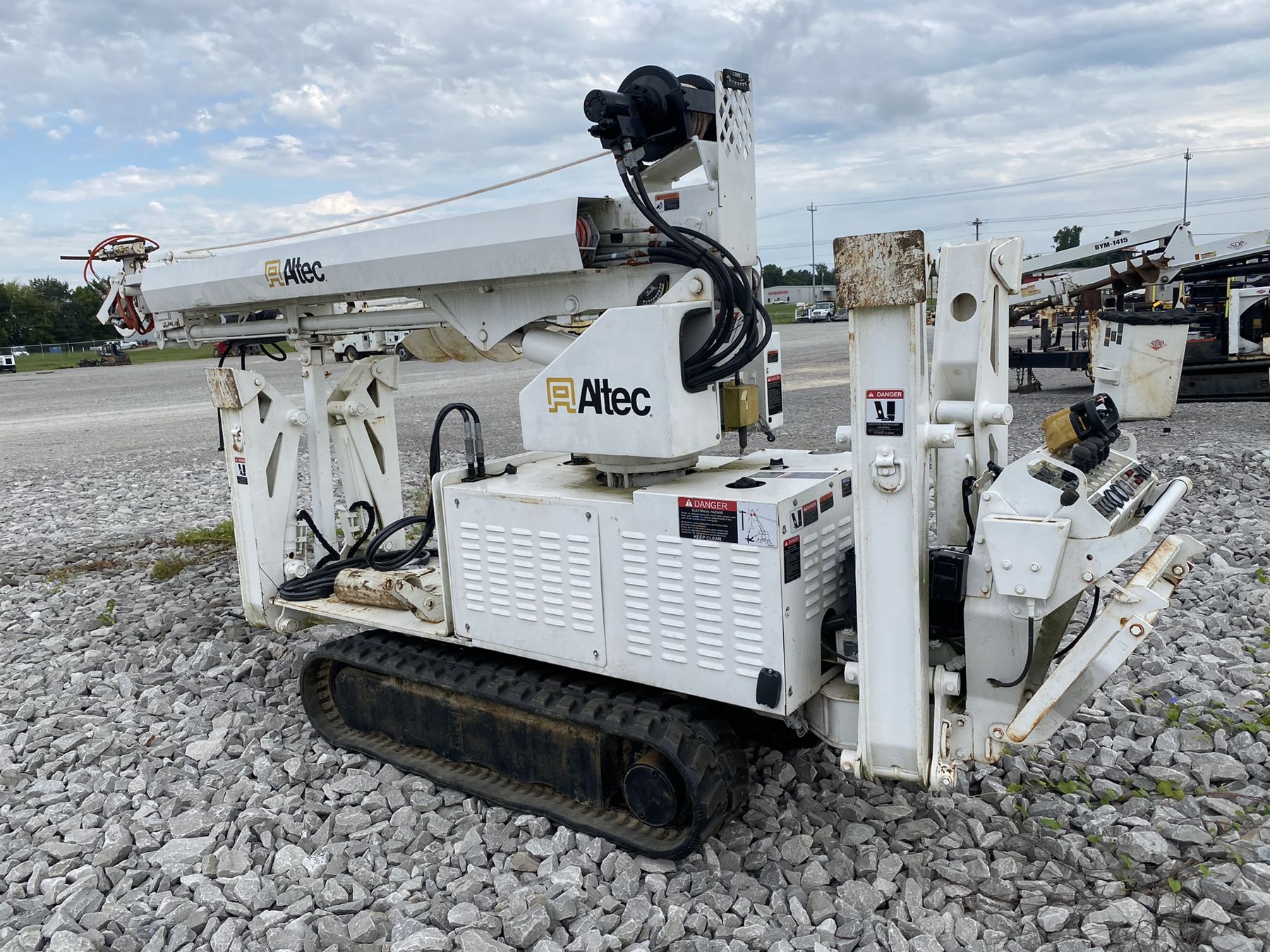 Altec Crawler ALTEC DB37 DIGGER DERRICK Crawler Carrier / Dumper - J.M. Wood Auction ...