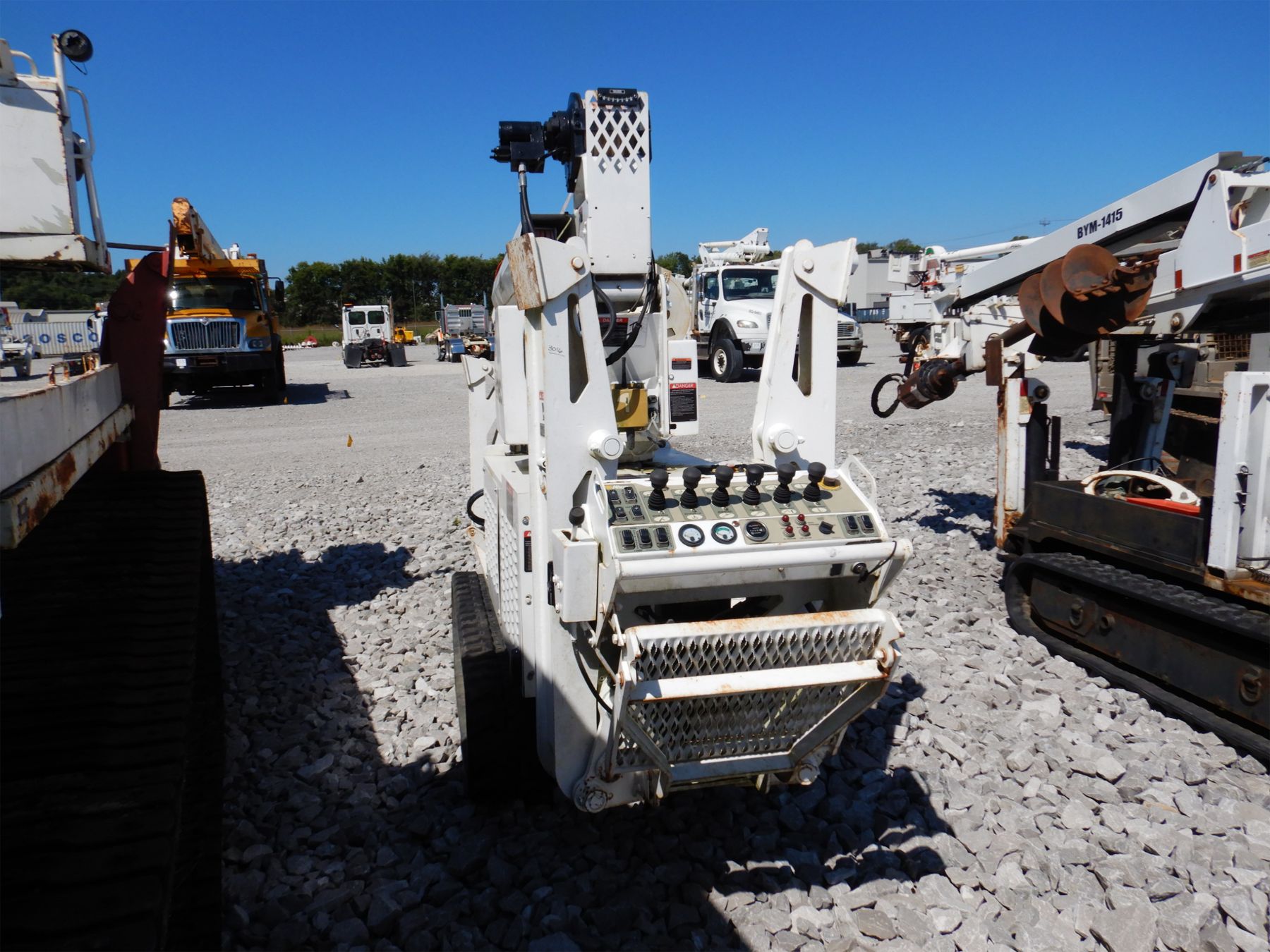 Altec Crawler ALTEC DB37 DIGGER DERRICK Crawler Carrier / Dumper - J.M. Wood Auction ...