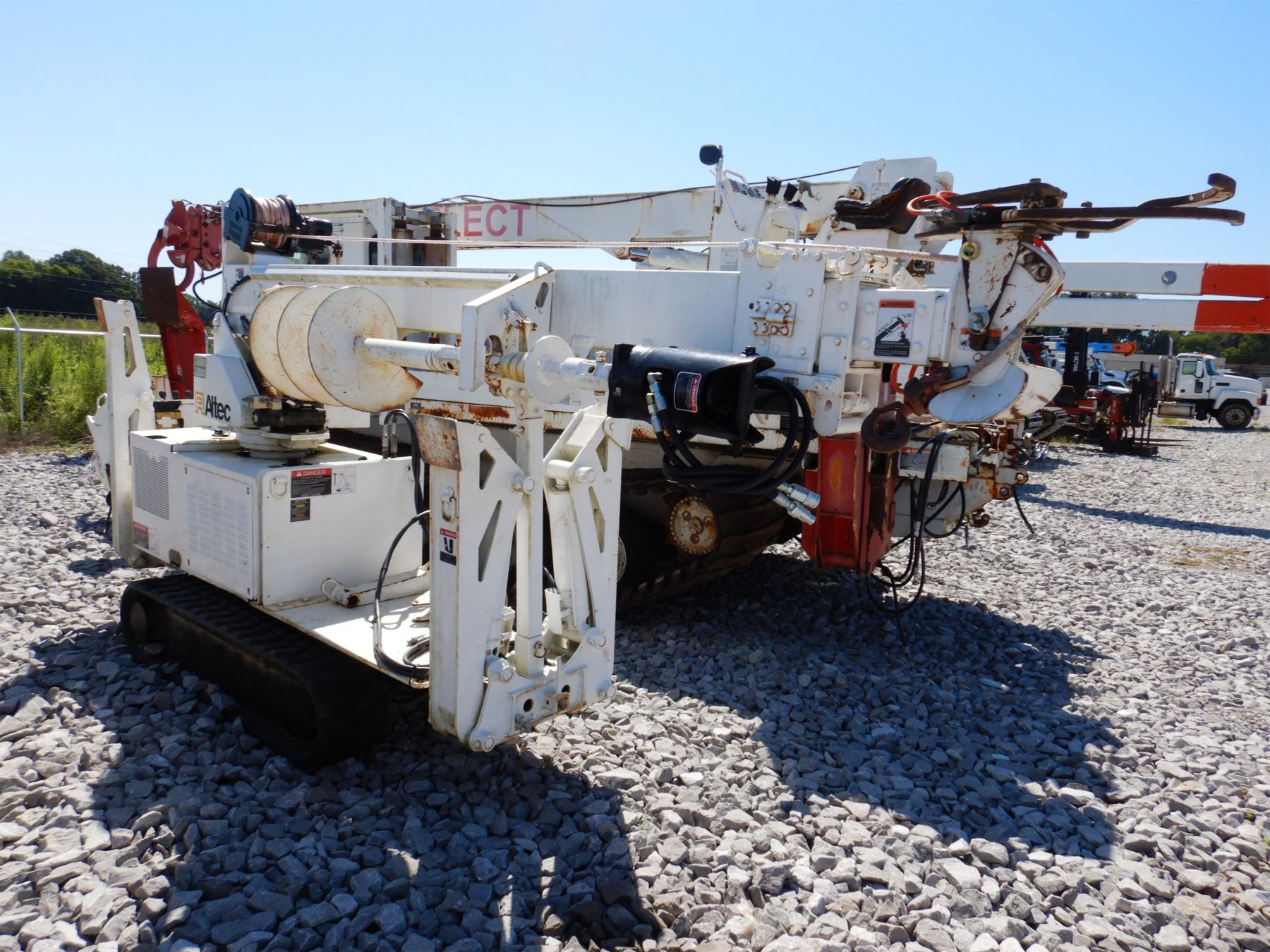 Altec Crawler ALTEC DB37 DIGGER DERRICK Crawler Carrier / Dumper - J.M. Wood Auction ...