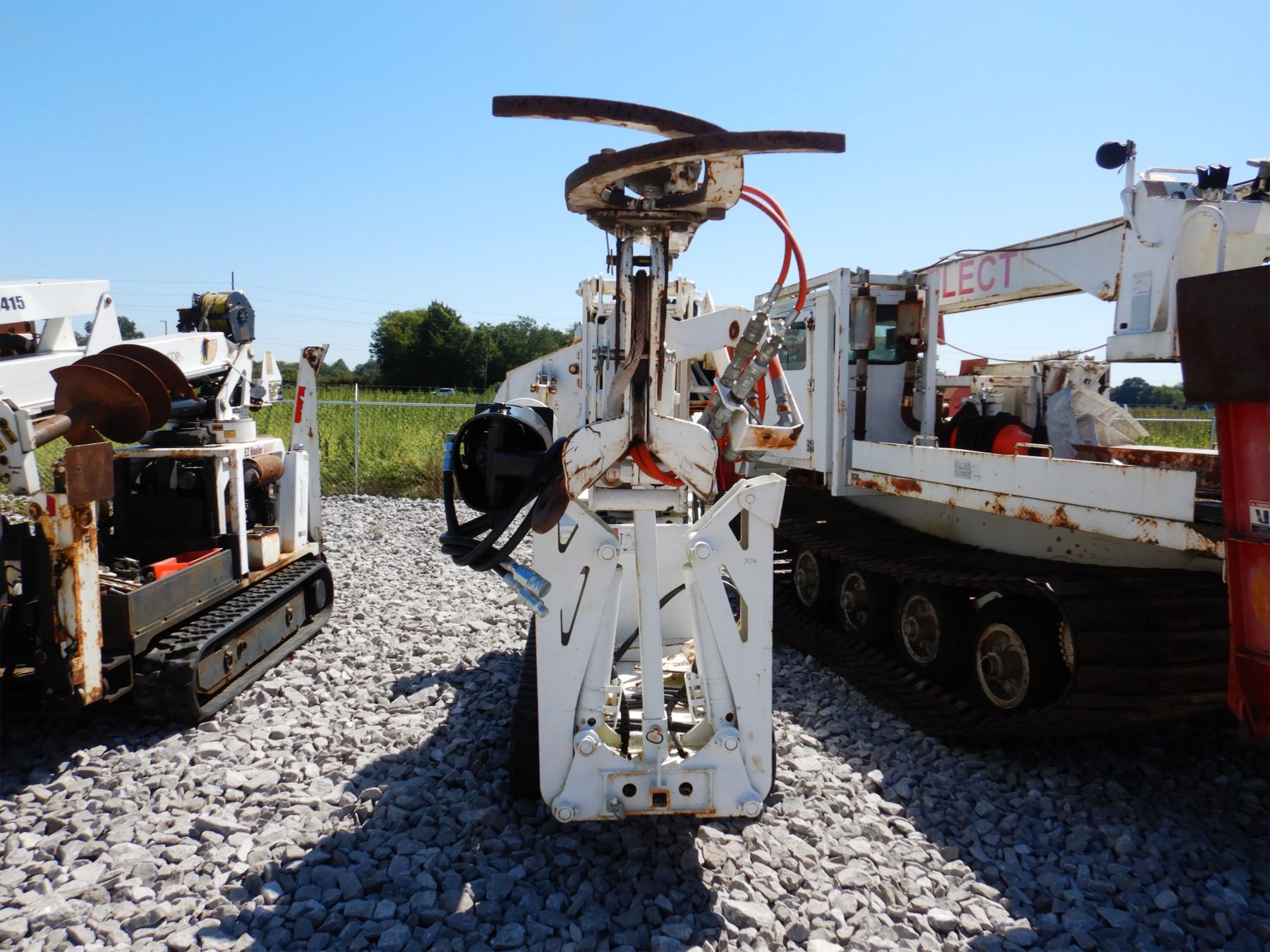 Altec Crawler ALTEC DB37 DIGGER DERRICK Crawler Carrier / Dumper - J.M. Wood Auction ...