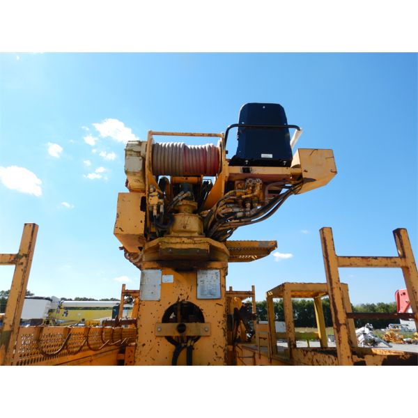 2004 INTERNATIONAL 4400 Digger Derrick Truck - J.M. Wood Auction