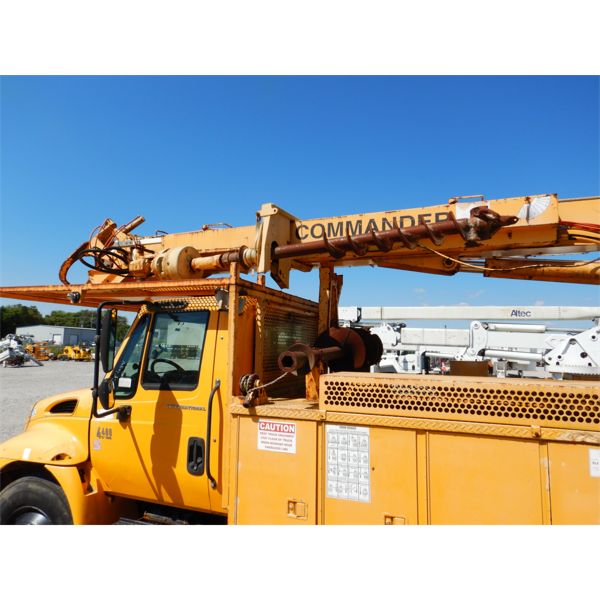 2004 INTERNATIONAL 4400 Digger Derrick Truck - J.M. Wood Auction