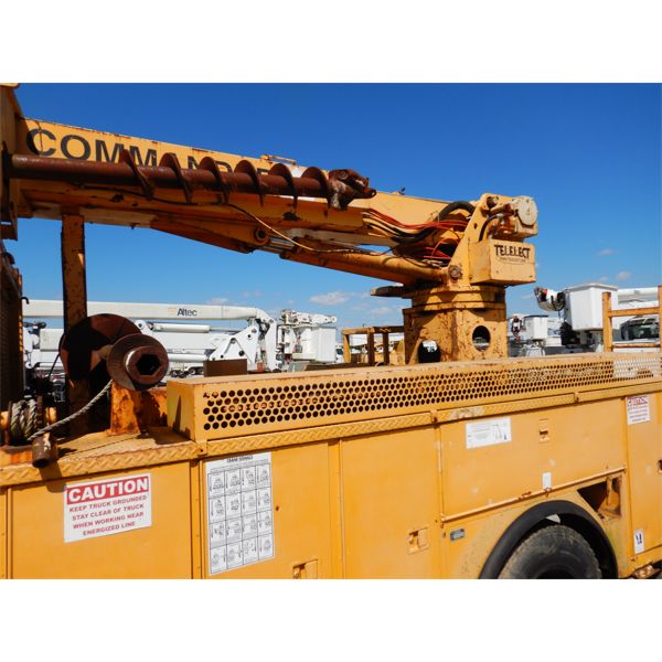 2004 INTERNATIONAL 4400 Digger Derrick Truck - J.M. Wood Auction