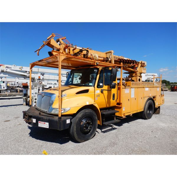 2004 INTERNATIONAL 4400 Digger Derrick Truck