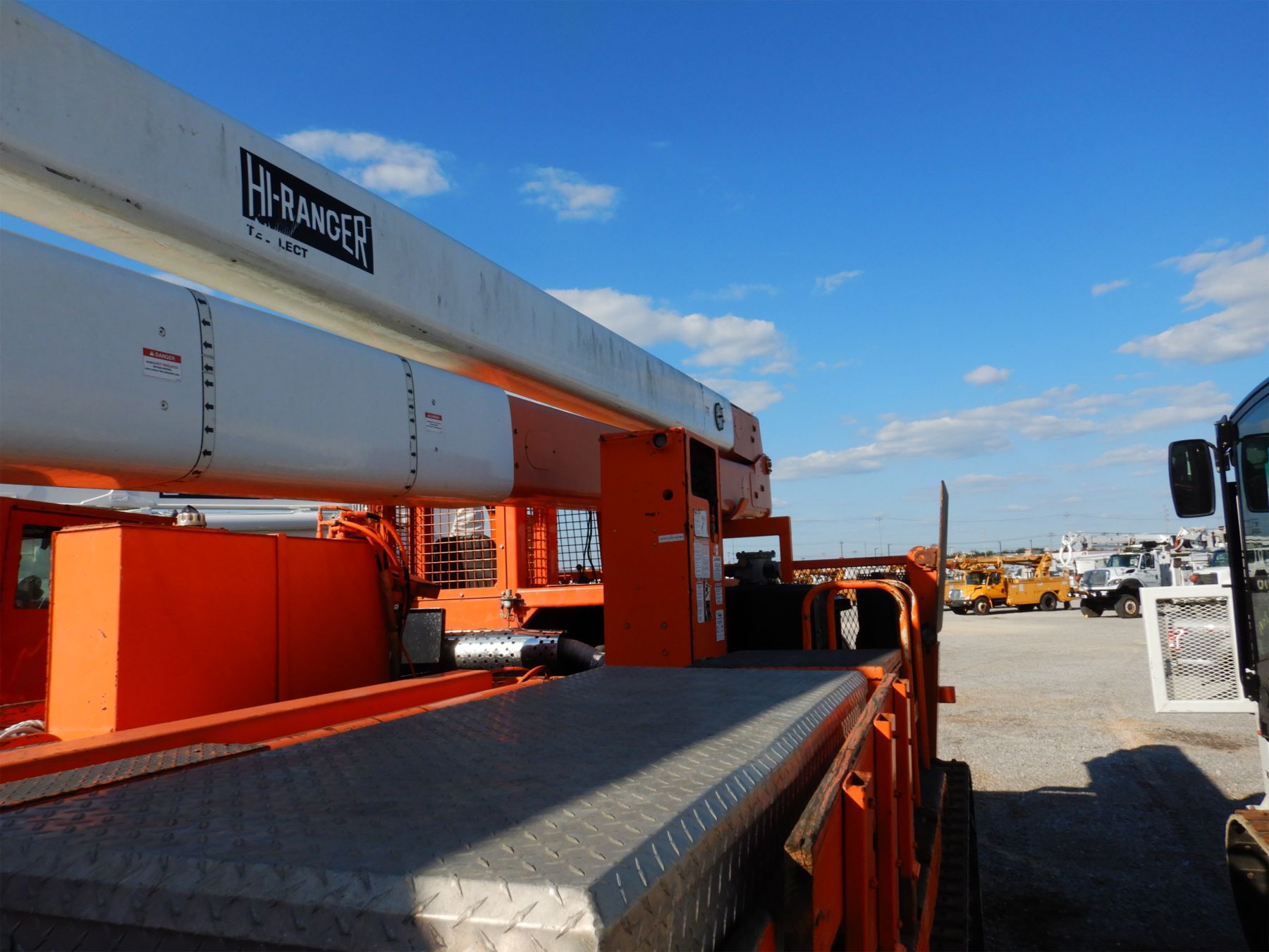 HICO BUCKET Crawler Carrier / Dumper J.M. Wood Auction Company, Inc.