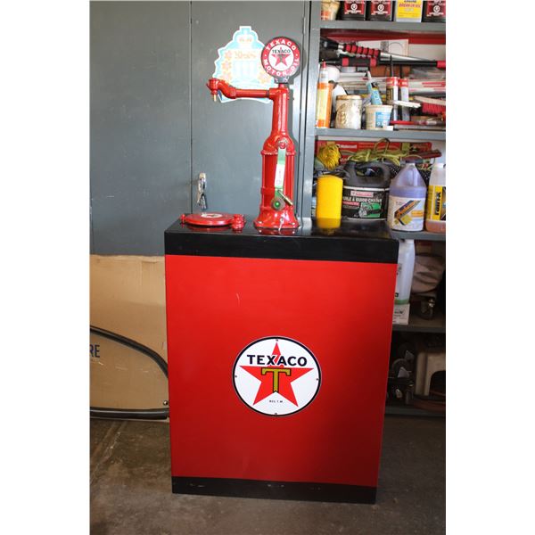 Service Station Oil Container + Pump