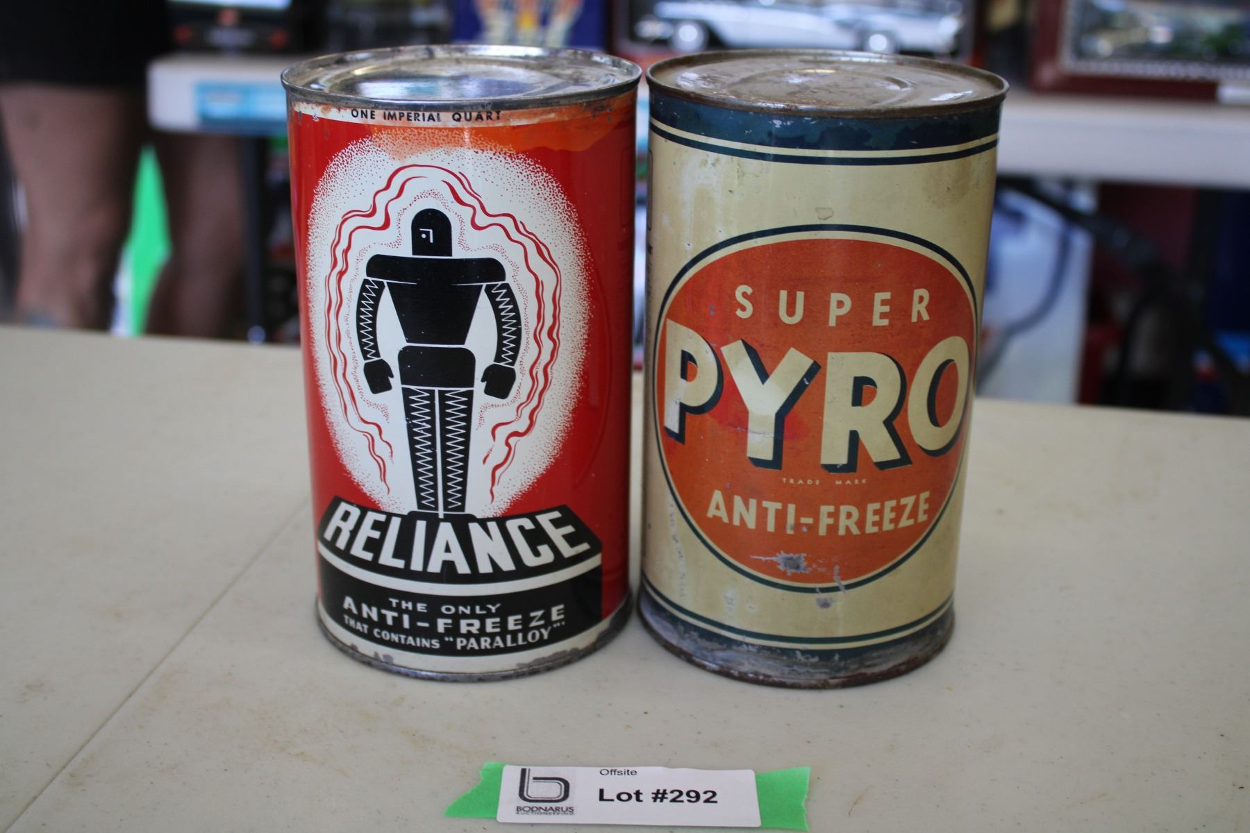 (2) Reliance + Super Pyro Motor Oil Can - 1 qt - Bodnarus Auctioneering