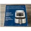Image 2 : *NEW* Lot Of 1 4.8L Insignia Air Fryer - Open Box