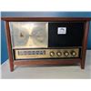 Image 1 : *USED* Lot of 1 Vintage GuildCraft Mid-Century Clock Radio