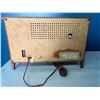 Image 2 : *USED* Lot of 1 Vintage GuildCraft Mid-Century Clock Radio