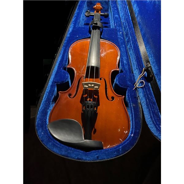 Menzel Violin in case WITH BOW