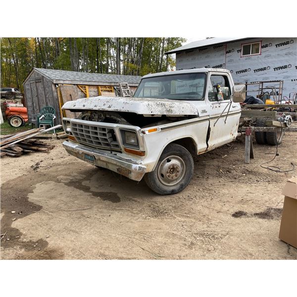 Ford F-350 Truck with Flat Deck