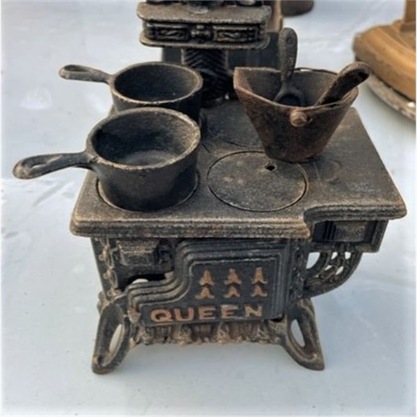 Cast Iron Stove Queen Set Salesman Sample Miniature