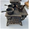 Image 1 : Cast Iron Stove Queen Set Salesman Sample Miniature