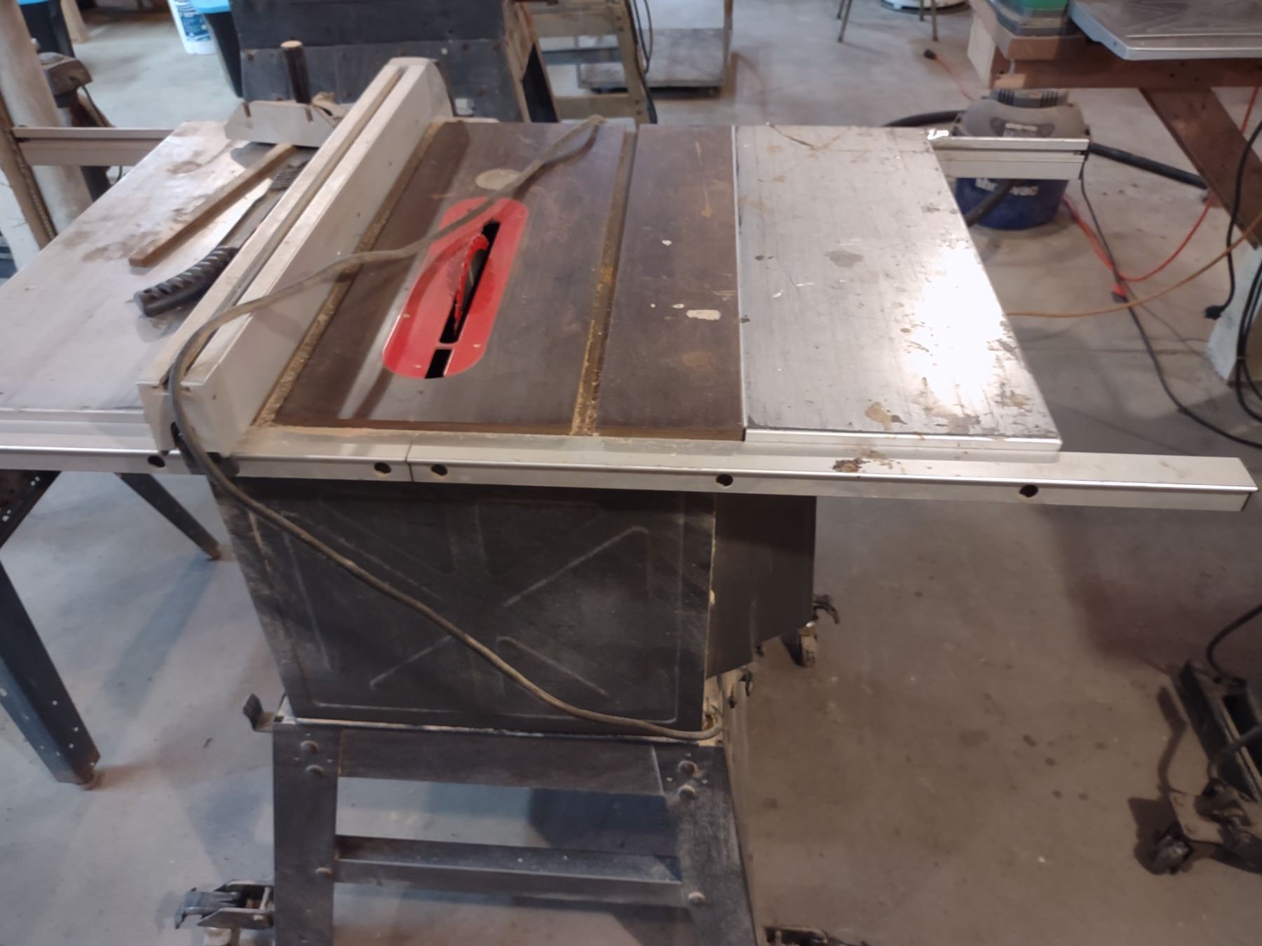 HITACHI C10FL COMMERCIAL TABLE SAW ON WHEELS, RUNS, GOOD CONDITION