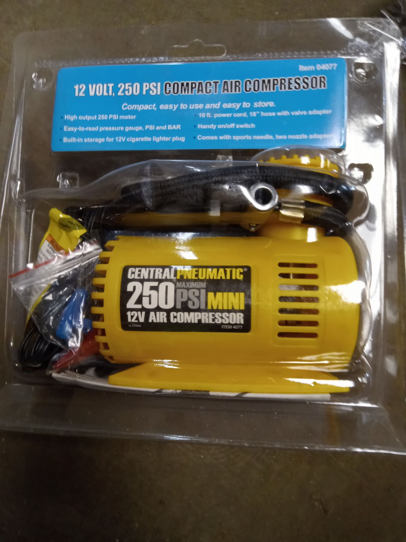 CENTRAL PNEUMATIC 12V 250 PSI COMPACT AIR COMPRESSOR (X1)