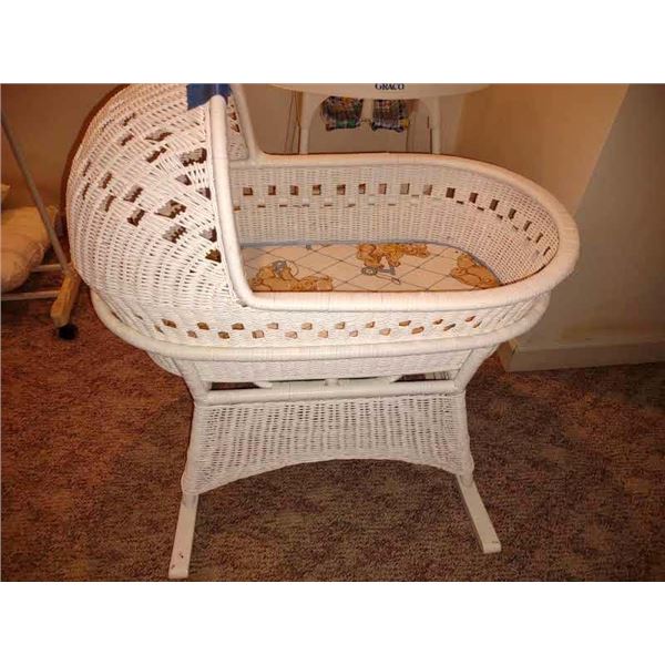 ANTIQUE WICKER BASSINET W/ REMOVABLE TOP, IN VERY GOOD CONDITION