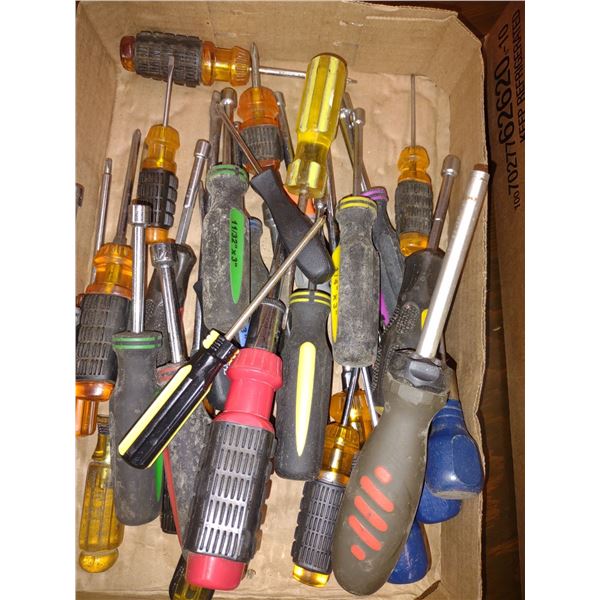 LARGE ASSORTED SCREWDRIVER LOT